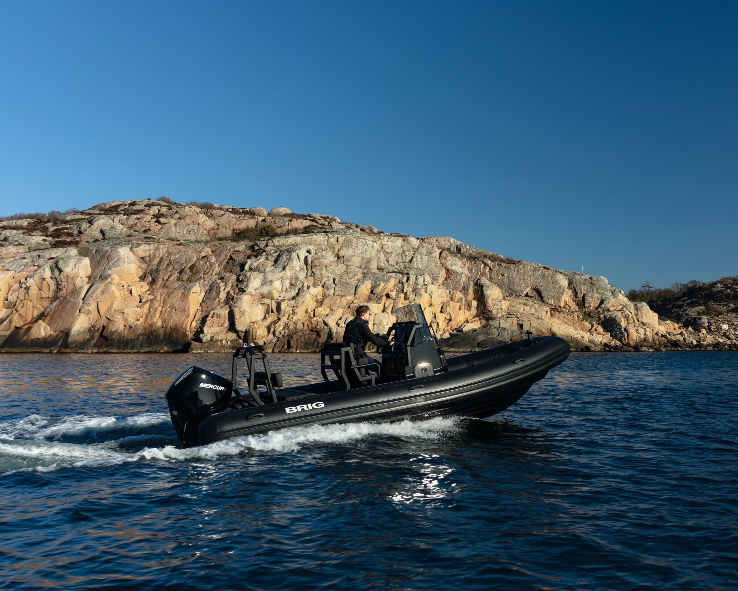 BRIG NAVIGATOR 22 detail