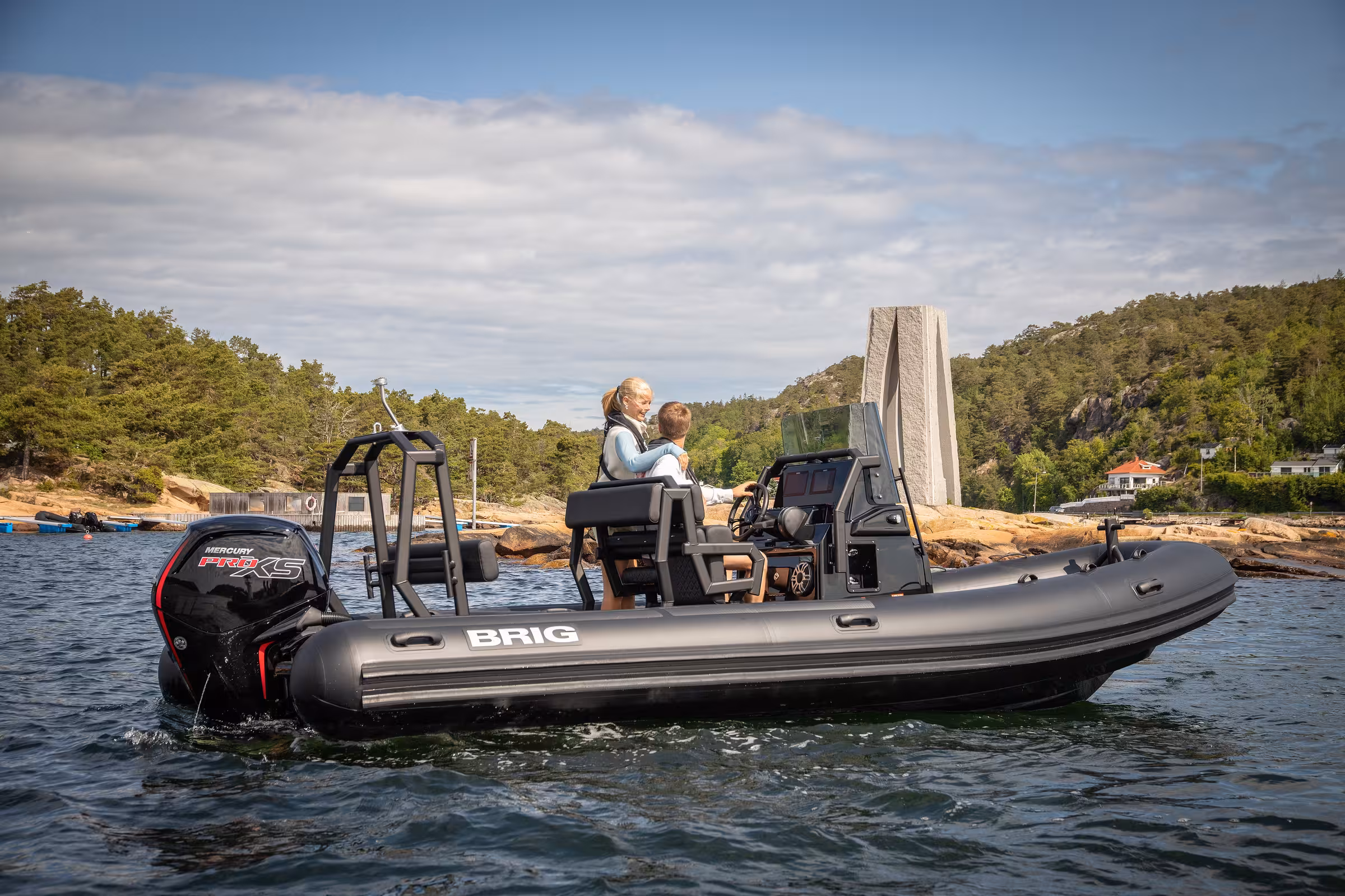 BRIG NAVIGATOR 20 on water