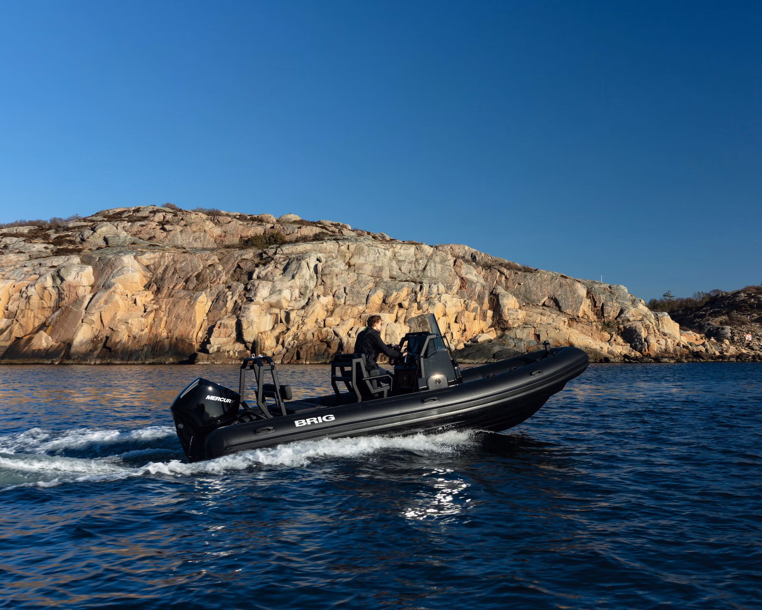 BRIG NAVIGATOR 22 detail