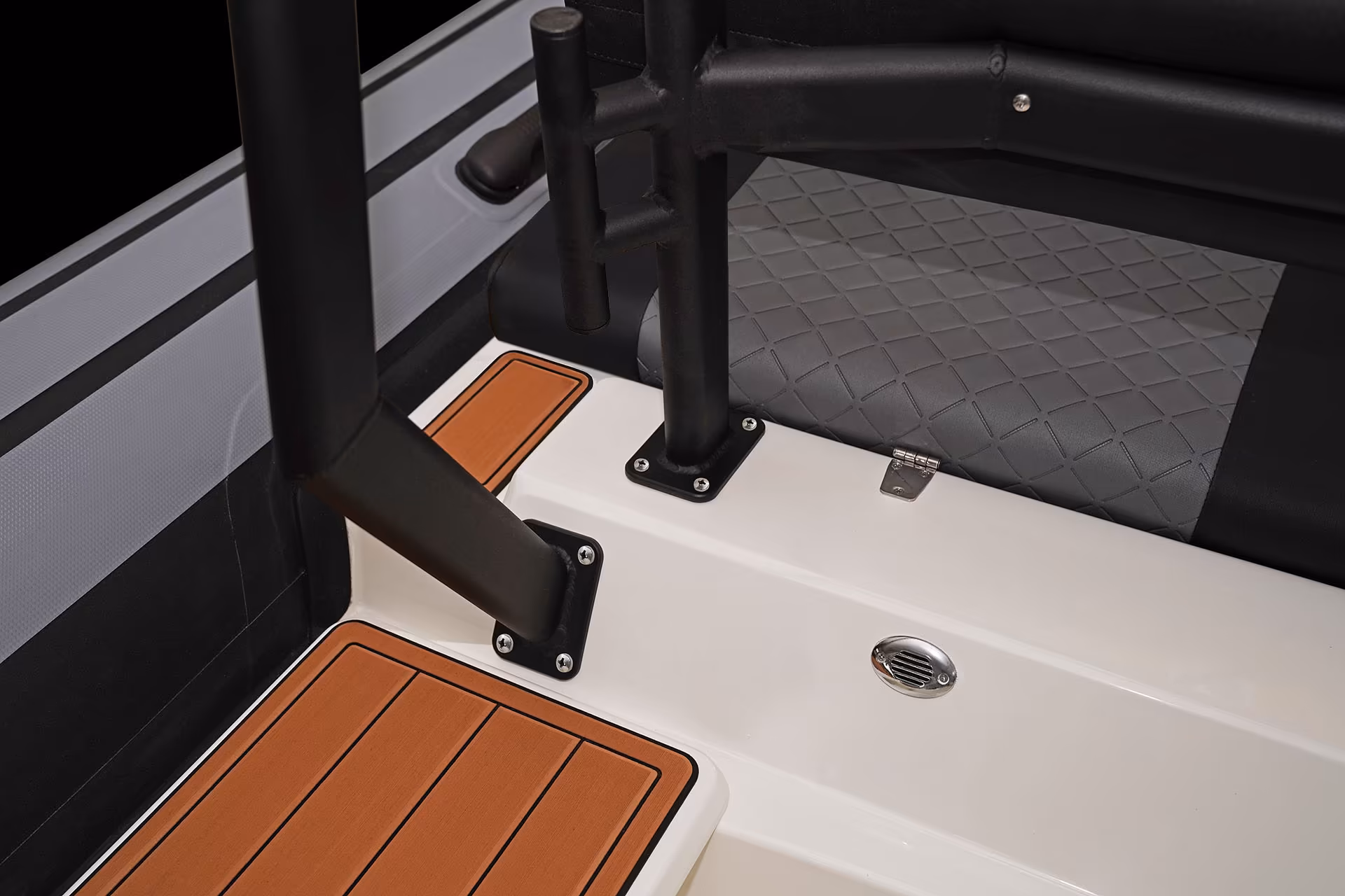 BRIG NAVIGATOR 19, gallery image 3