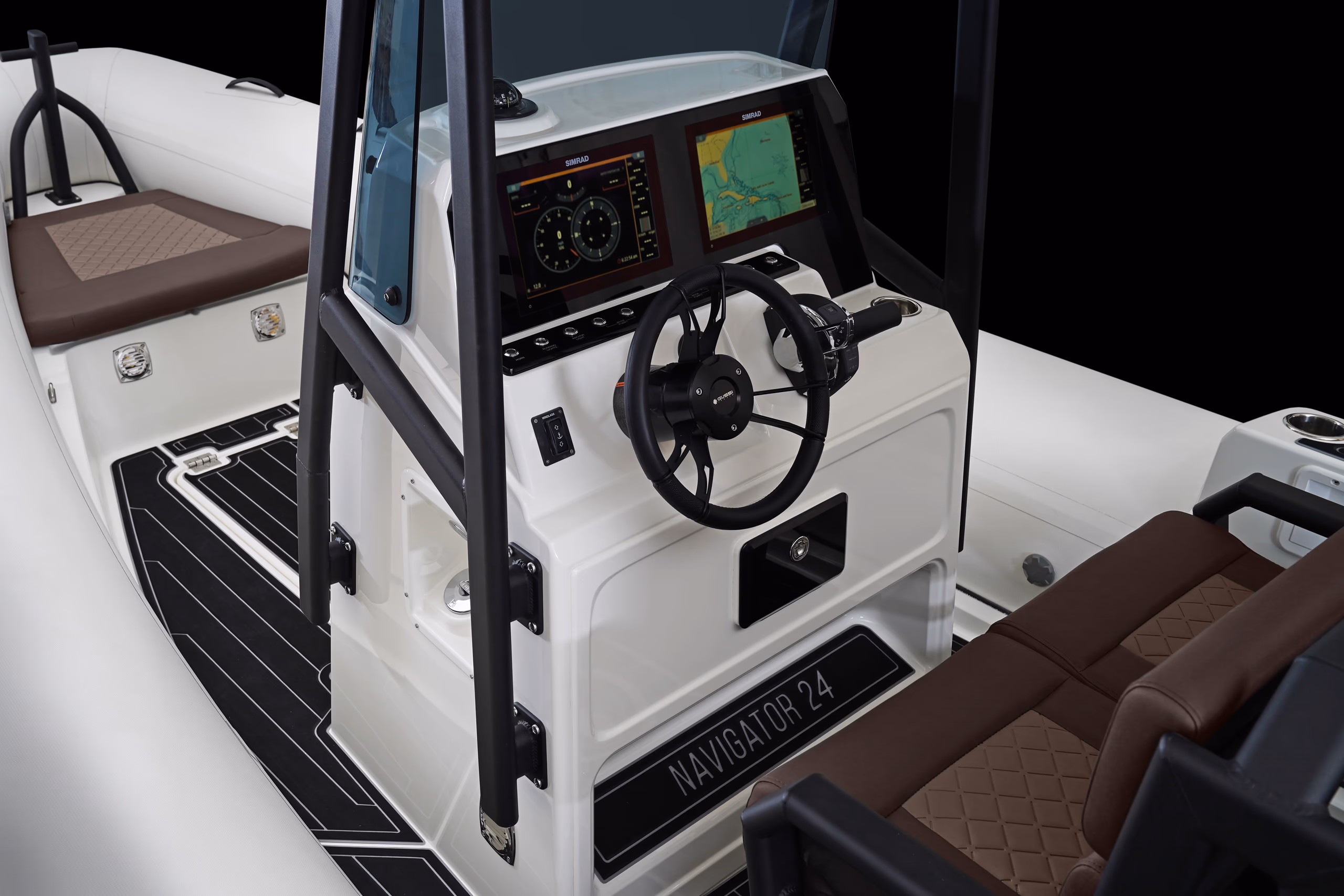 BRIG NAVIGATOR 24, gallery image 1