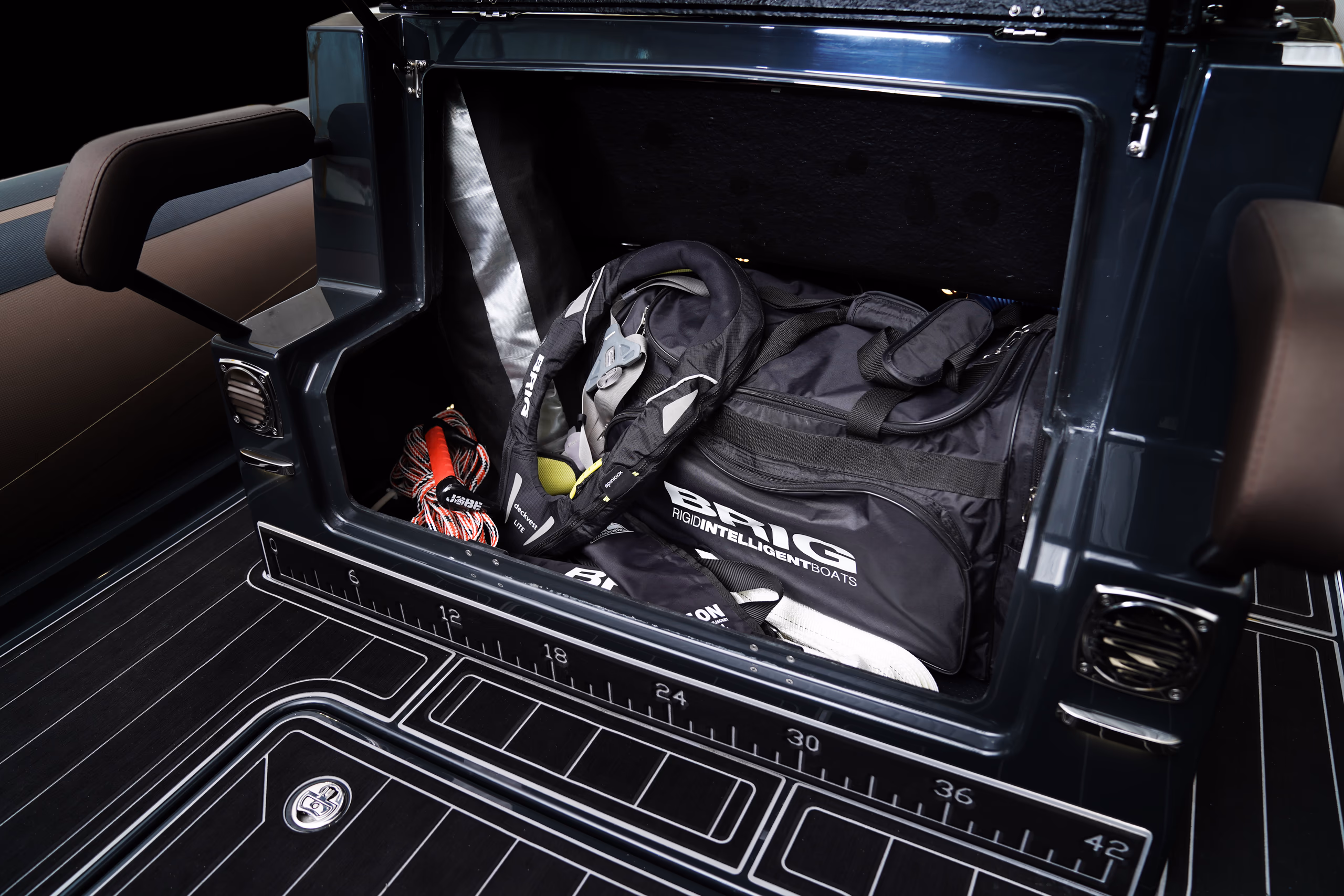 BRIG NAVIGATOR 26, gallery image 24